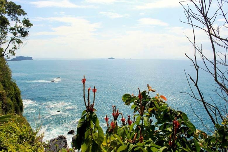 The complete guide to hiking Manuel Antonio National Park - isla verde