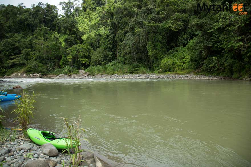 2 day white water rafting trip in Costa Rica at RIo Pacuare with Rios Tropicales: lunch on the river