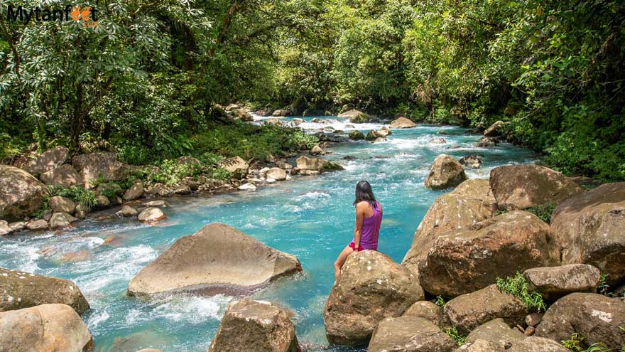free things to do in costa Rica - rio celeste free pool